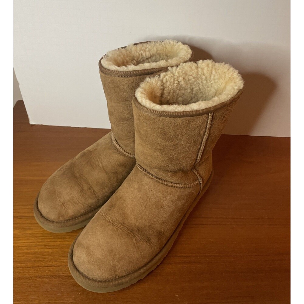 UGG Womens Classic Short II Boots Suede Leather Wool Chestnut Tan Authentic 9